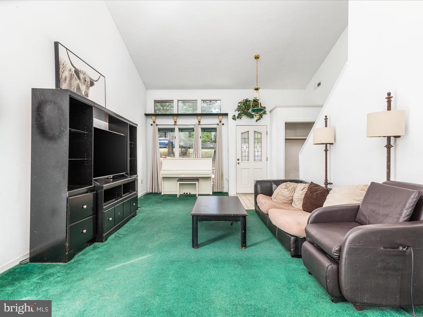 205 FAIRWAY CIR, CROSS JUNCTION, Virginia 22625, 4 Bedrooms Bedrooms, 12 Rooms Rooms,3 BathroomsBathrooms,Residential,For sale,205 FAIRWAY CIR,VAFV2036146 MLS # VAFV2036146