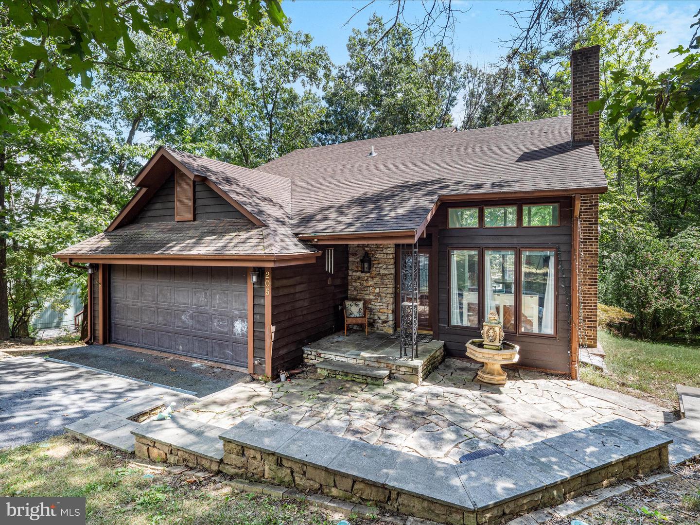 205 FAIRWAY CIR, CROSS JUNCTION, Virginia 22625, 4 Bedrooms Bedrooms, 12 Rooms Rooms,3 BathroomsBathrooms,Residential,For sale,205 FAIRWAY CIR,VAFV2036146 MLS # VAFV2036146