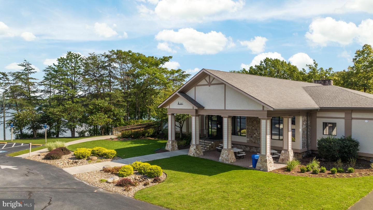 205 FAIRWAY CIR, CROSS JUNCTION, Virginia 22625, 4 Bedrooms Bedrooms, 12 Rooms Rooms,3 BathroomsBathrooms,Residential,For sale,205 FAIRWAY CIR,VAFV2036146 MLS # VAFV2036146