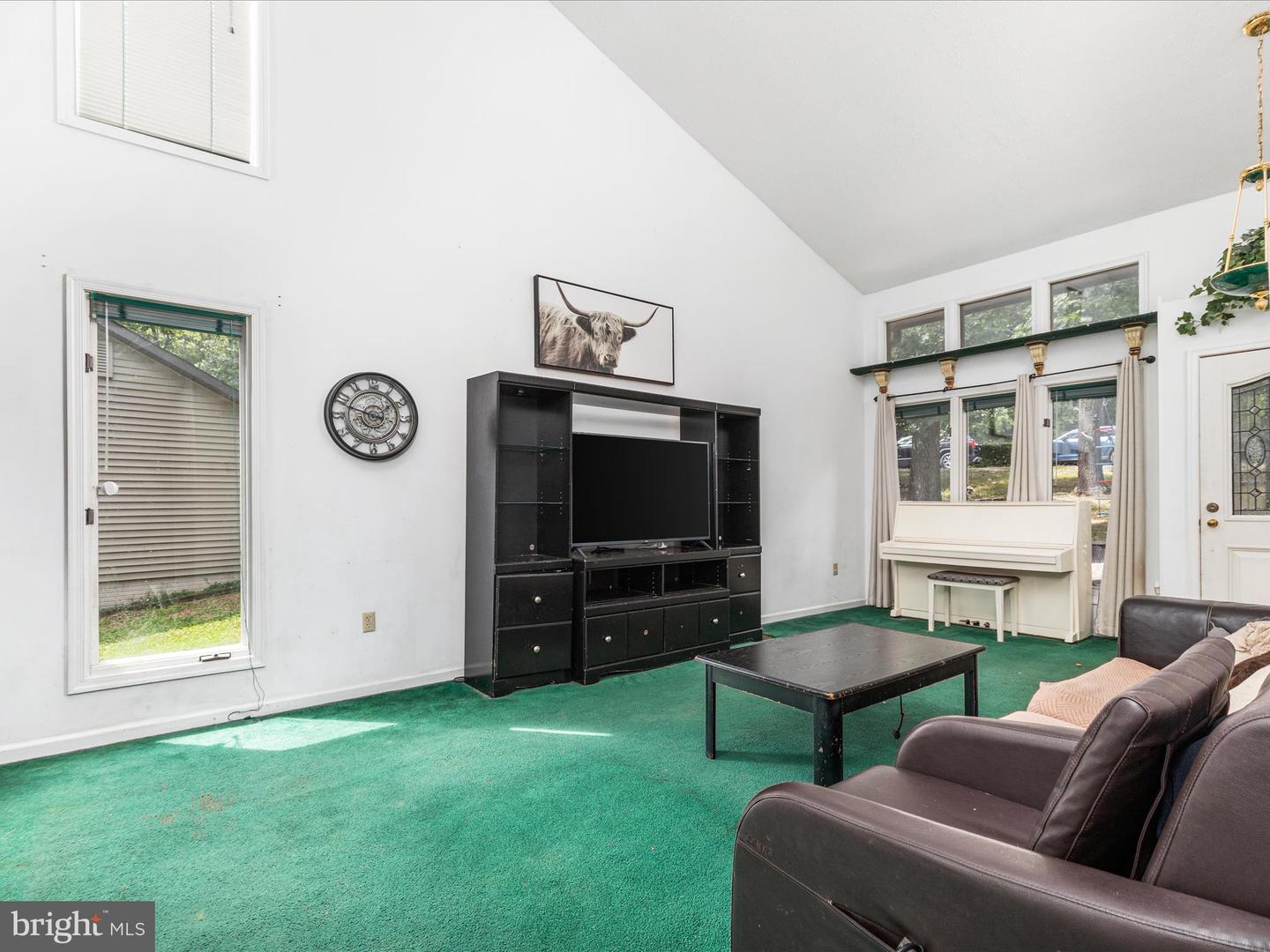 205 FAIRWAY CIR, CROSS JUNCTION, Virginia 22625, 4 Bedrooms Bedrooms, 12 Rooms Rooms,3 BathroomsBathrooms,Residential,For sale,205 FAIRWAY CIR,VAFV2036146 MLS # VAFV2036146