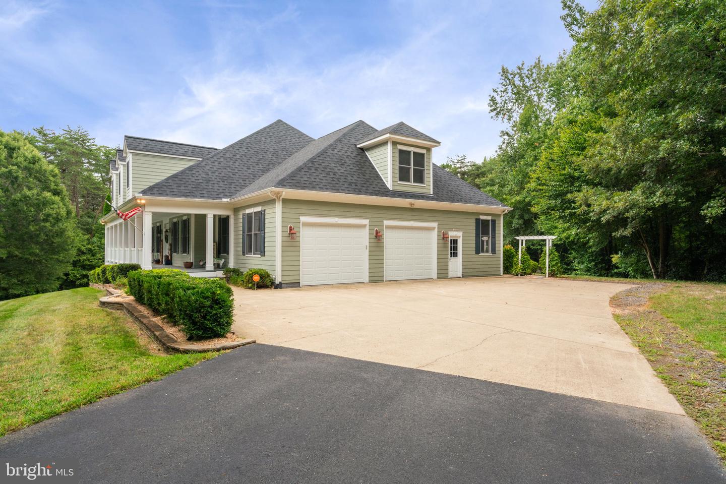 2126 PERCHERON DR, KING GEORGE, Virginia 22485, 5 Bedrooms Bedrooms, ,4 BathroomsBathrooms,Residential,For sale,2126 PERCHERON DR,VAKG2006886 MLS # VAKG2006886