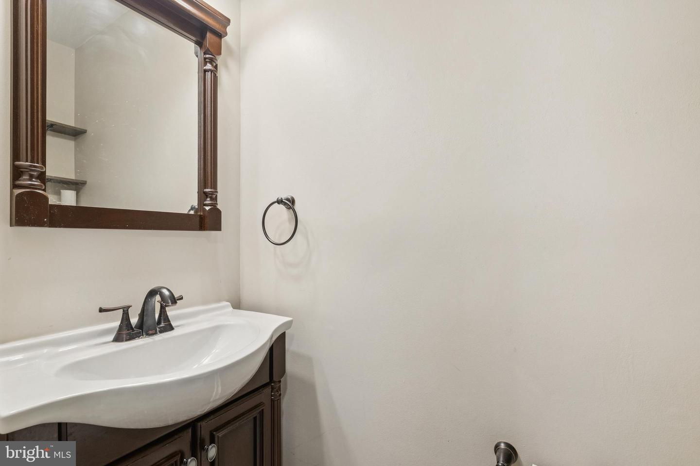 8482 SPRINGFIELD OAKS DR, SPRINGFIELD, Virginia 22153, 2 Bedrooms Bedrooms, ,2 BathroomsBathrooms,Residential,For sale,8482 SPRINGFIELD OAKS DR,VAFX2261844 MLS # VAFX2261844