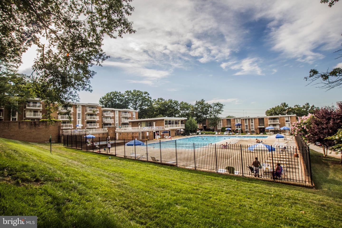2600 INDIAN DR #2B, ALEXANDRIA, Virginia 22303, 2 Bedrooms Bedrooms, 5 Rooms Rooms,1 BathroomBathrooms,Residential,For sale,2600 INDIAN DR #2B,VAFX2261548 MLS # VAFX2261548