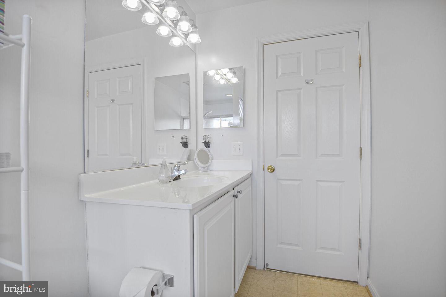 23004 FONTWELL SQ #508, STERLING, Virginia 20166, 3 Bedrooms Bedrooms, 8 Rooms Rooms,3 BathroomsBathrooms,Residential,For sale,23004 FONTWELL SQ #508,VALO2104656 MLS # VALO2104656
