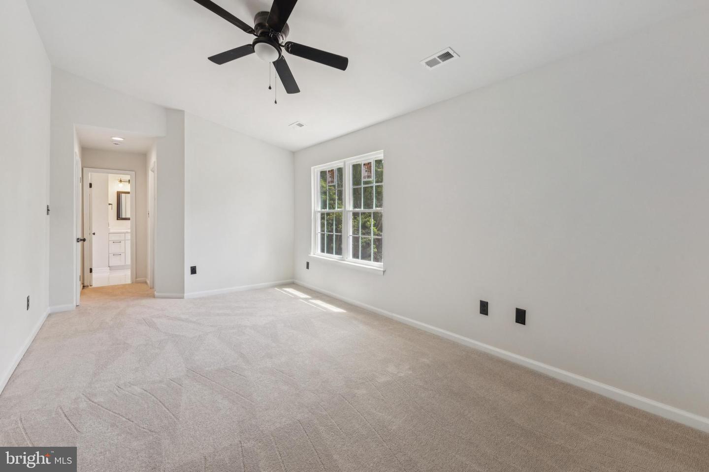 12977 HAMPTON FOREST, FAIRFAX, Virginia 22030, 4 Bedrooms Bedrooms, 8 Rooms Rooms,3 BathroomsBathrooms,Residential,For sale,12977 HAMPTON FOREST,VAFX2261634 MLS # VAFX2261634