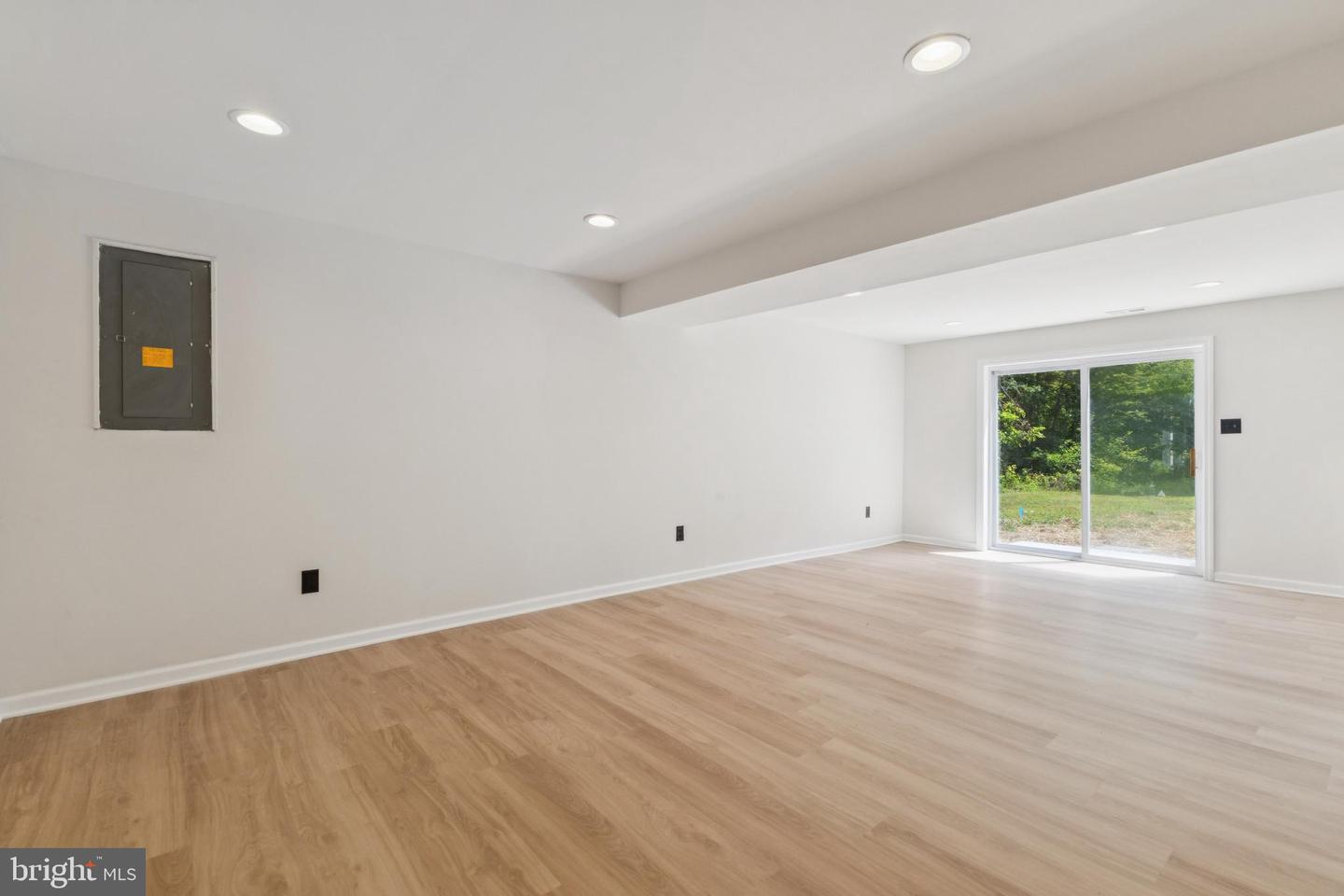 12977 HAMPTON FOREST, FAIRFAX, Virginia 22030, 4 Bedrooms Bedrooms, 8 Rooms Rooms,3 BathroomsBathrooms,Residential,For sale,12977 HAMPTON FOREST,VAFX2261634 MLS # VAFX2261634