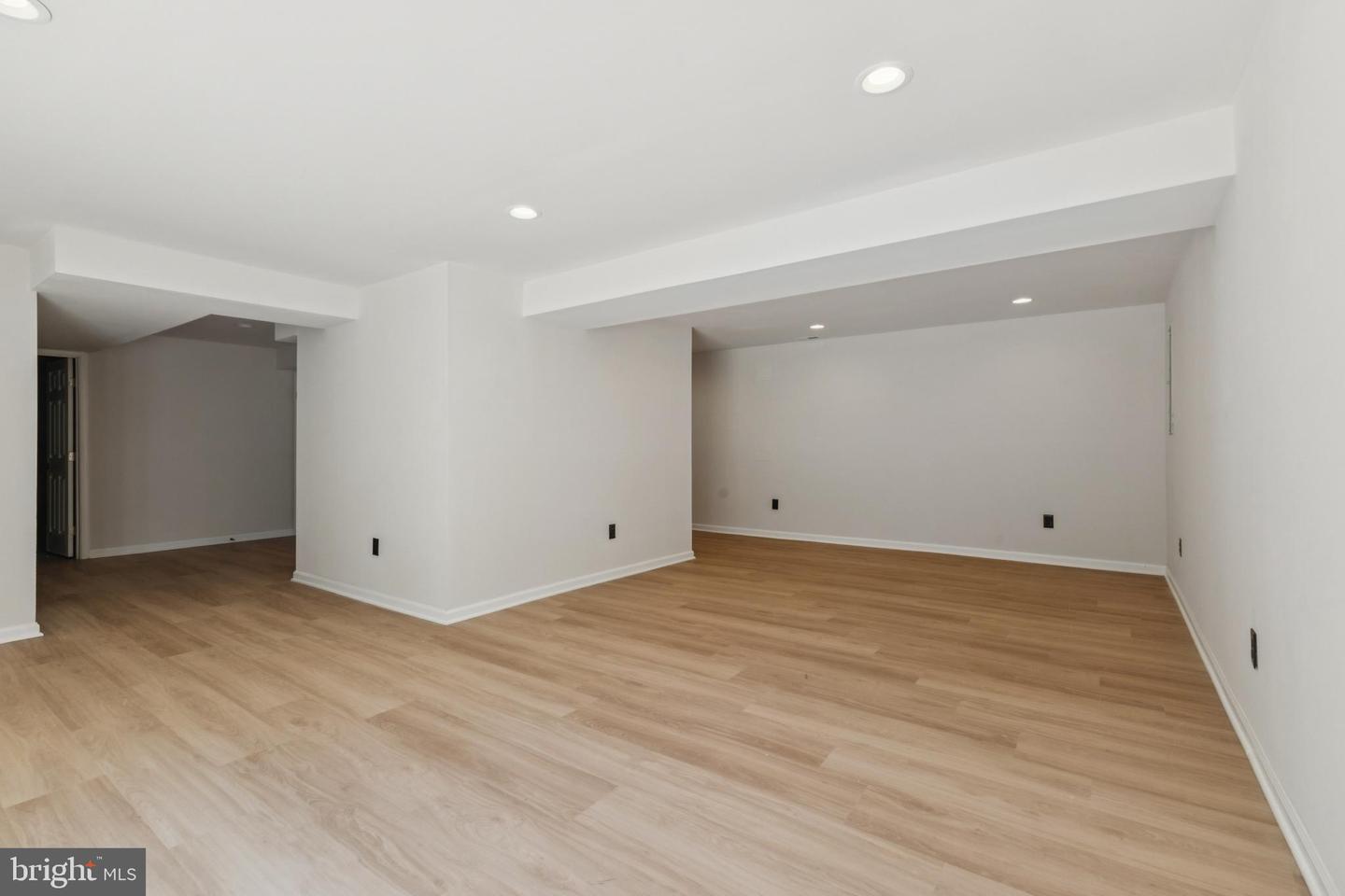 12977 HAMPTON FOREST, FAIRFAX, Virginia 22030, 4 Bedrooms Bedrooms, 8 Rooms Rooms,3 BathroomsBathrooms,Residential,For sale,12977 HAMPTON FOREST,VAFX2261634 MLS # VAFX2261634