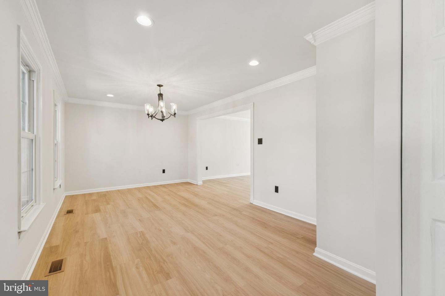 12977 HAMPTON FOREST, FAIRFAX, Virginia 22030, 4 Bedrooms Bedrooms, 8 Rooms Rooms,3 BathroomsBathrooms,Residential,For sale,12977 HAMPTON FOREST,VAFX2261634 MLS # VAFX2261634