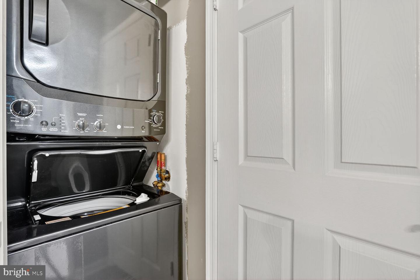 2121 JAMIESON AVE #1208, ALEXANDRIA, Virginia 22314, 2 Bedrooms Bedrooms, ,2 BathroomsBathrooms,Residential,For sale,2121 JAMIESON AVE #1208,VAAX2048686 MLS # VAAX2048686