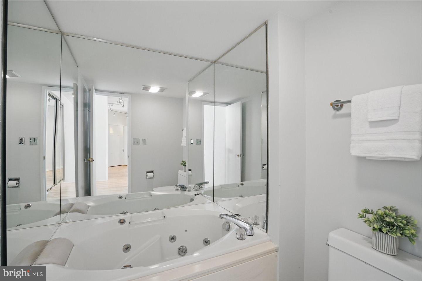 900 N STAFFORD ST N #2632, ARLINGTON, Virginia 22203, 2 Bedrooms Bedrooms, 11 Rooms Rooms,2 BathroomsBathrooms,Residential,For sale,900 N STAFFORD ST N #2632,VAAR2062386 MLS # VAAR2062386