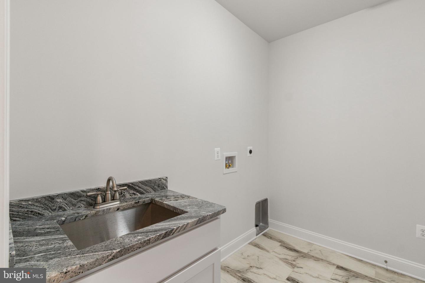 2012 DOZER LN, CATLETT, Virginia 20119, 4 Bedrooms Bedrooms, 7 Rooms Rooms,3 BathroomsBathrooms,Residential,For sale,2012 DOZER LN,VAFQ2017950 MLS # VAFQ2017950