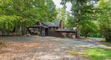 2464 KIDDS DAIRY RD, SCOTTSVILLE, Virginia 24590, 2 Bedrooms Bedrooms, 4 Rooms Rooms,2 BathroomsBathrooms,Residential,For sale,2464 KIDDS DAIRY RD,VAFN2000488 MLS # VAFN2000488