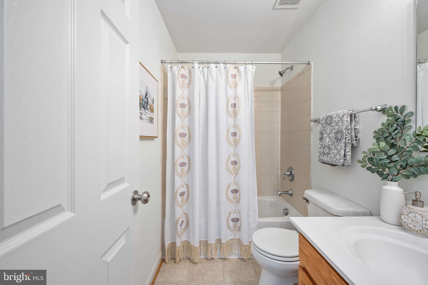 18016 CRYSTAL DOWNS TER, DUMFRIES, Virginia 22026, 4 Bedrooms Bedrooms, ,2 BathroomsBathrooms,Residential,For sale,18016 CRYSTAL DOWNS TER,VAPW2101708 MLS # VAPW2101708