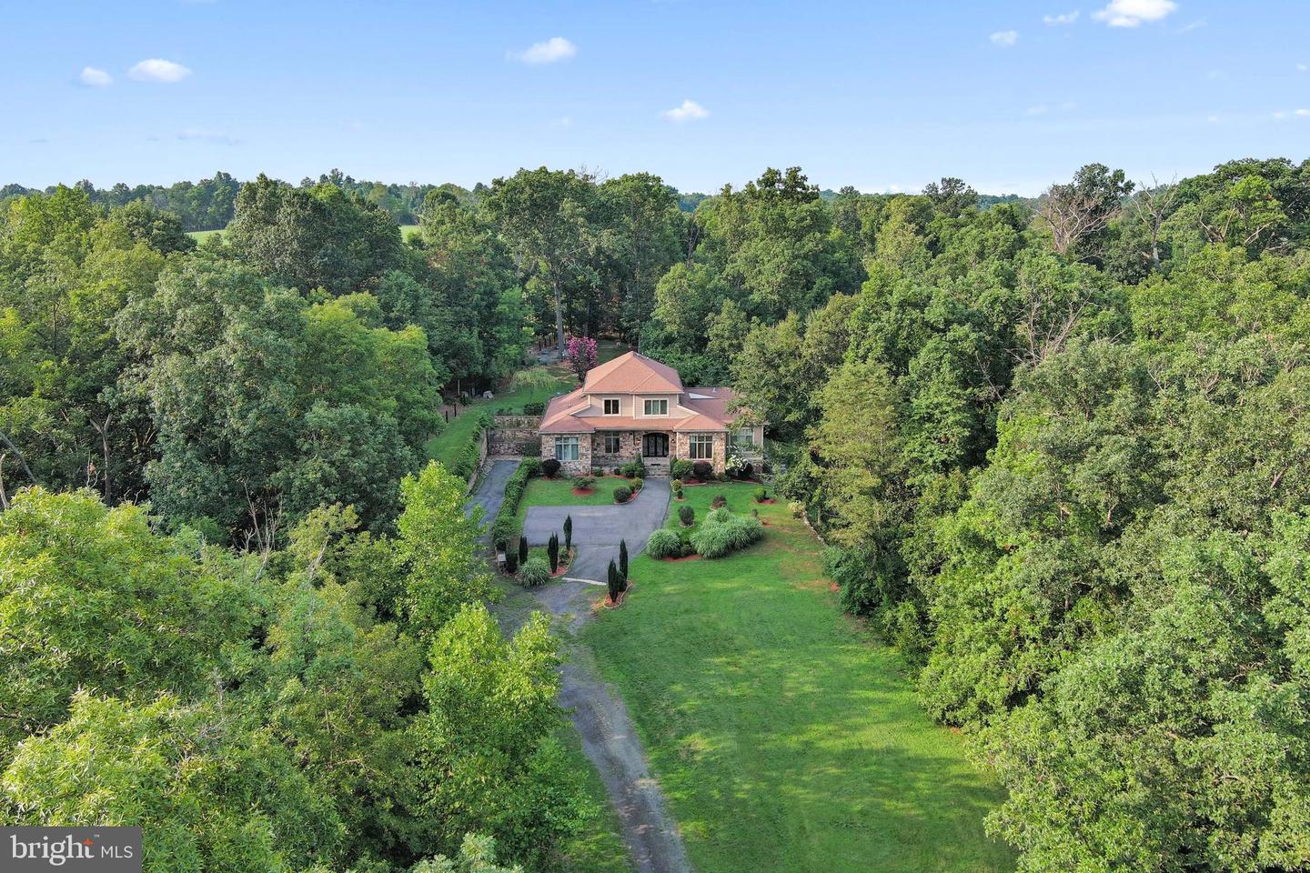 35162 NOTRE DAME LN, MIDDLEBURG, Virginia 20117, 3 Bedrooms Bedrooms, 12 Rooms Rooms,3 BathroomsBathrooms,Residential,For sale,35162 NOTRE DAME LN,VALO2104772 MLS # VALO2104772
