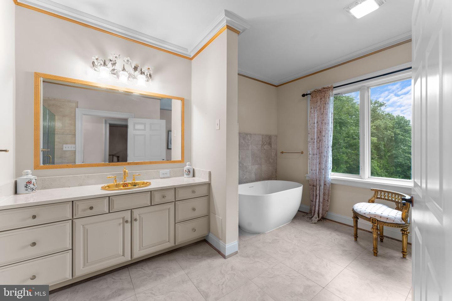 35162 NOTRE DAME LN, MIDDLEBURG, Virginia 20117, 3 Bedrooms Bedrooms, 12 Rooms Rooms,3 BathroomsBathrooms,Residential,For sale,35162 NOTRE DAME LN,VALO2104772 MLS # VALO2104772