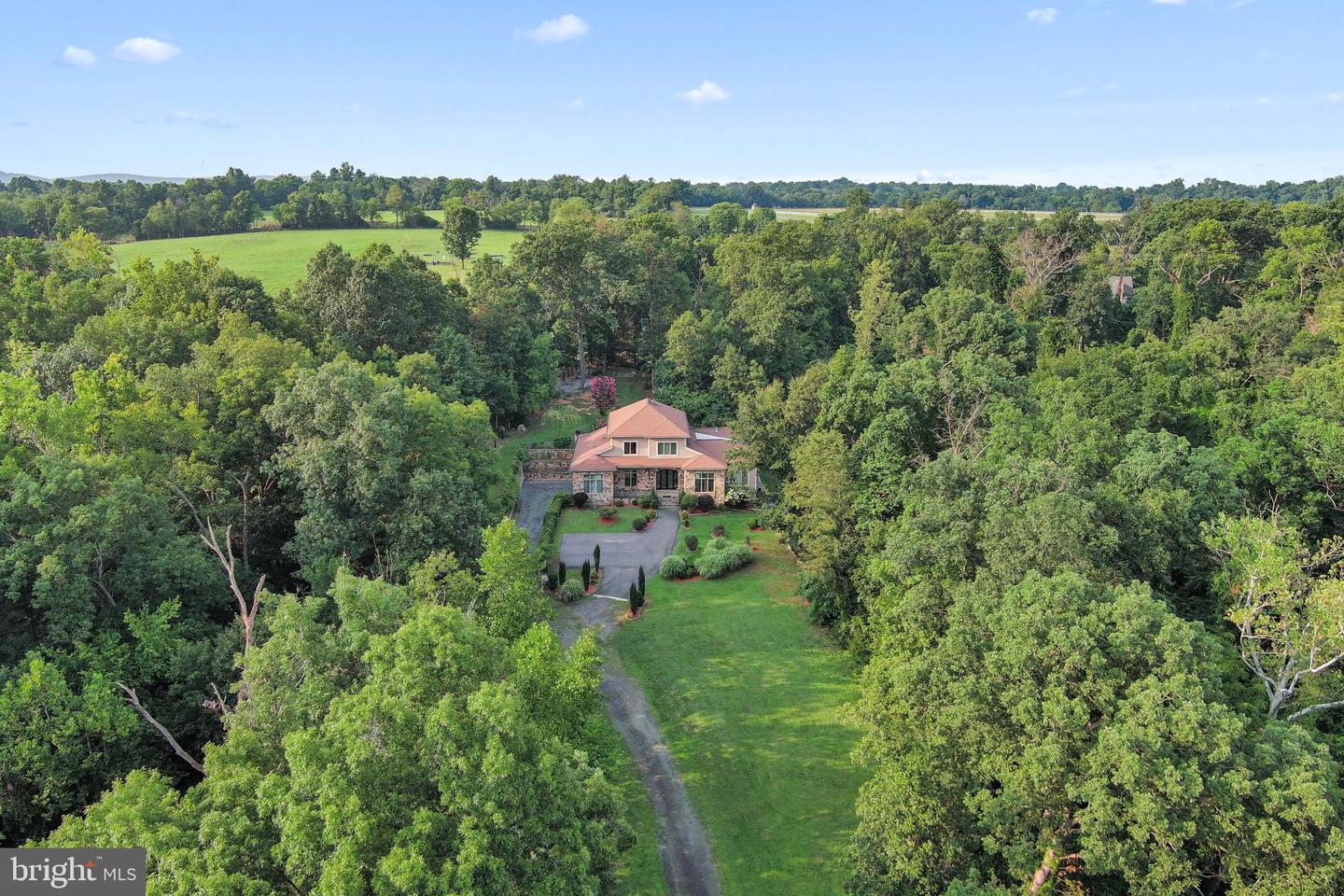 35162 NOTRE DAME LN, MIDDLEBURG, Virginia 20117, 3 Bedrooms Bedrooms, 12 Rooms Rooms,3 BathroomsBathrooms,Residential,For sale,35162 NOTRE DAME LN,VALO2104772 MLS # VALO2104772