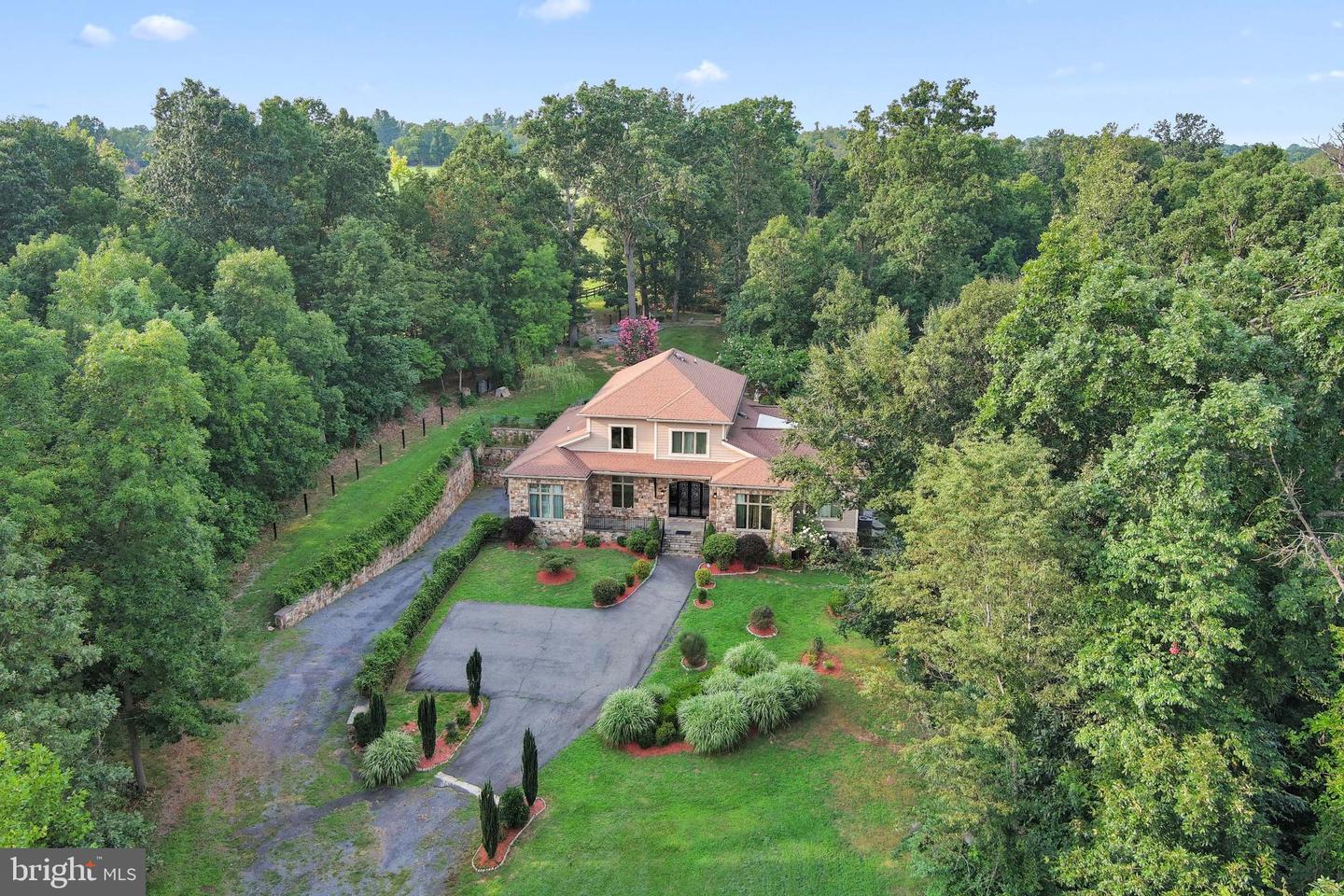 35162 NOTRE DAME LN, MIDDLEBURG, Virginia 20117, 3 Bedrooms Bedrooms, 12 Rooms Rooms,3 BathroomsBathrooms,Residential,For sale,35162 NOTRE DAME LN,VALO2104772 MLS # VALO2104772