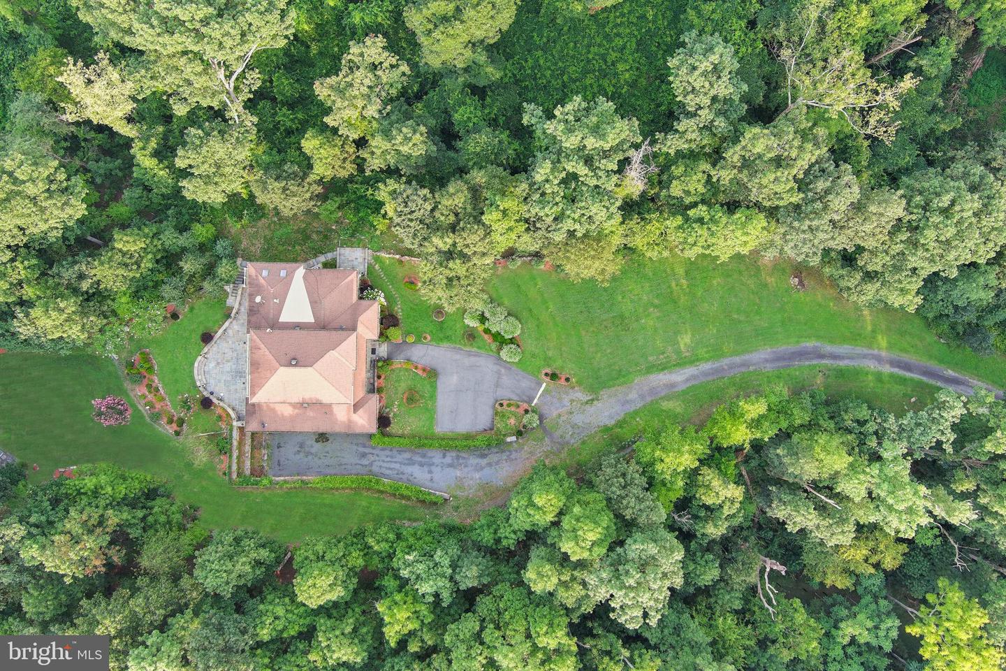 35162 NOTRE DAME LN, MIDDLEBURG, Virginia 20117, 3 Bedrooms Bedrooms, 12 Rooms Rooms,3 BathroomsBathrooms,Residential,For sale,35162 NOTRE DAME LN,VALO2104772 MLS # VALO2104772