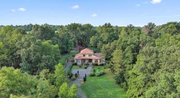 35162 NOTRE DAME LN, MIDDLEBURG, Virginia 20117, 3 Bedrooms Bedrooms, 12 Rooms Rooms,3 BathroomsBathrooms,Residential,For sale,35162 NOTRE DAME LN,VALO2104772 MLS # VALO2104772
