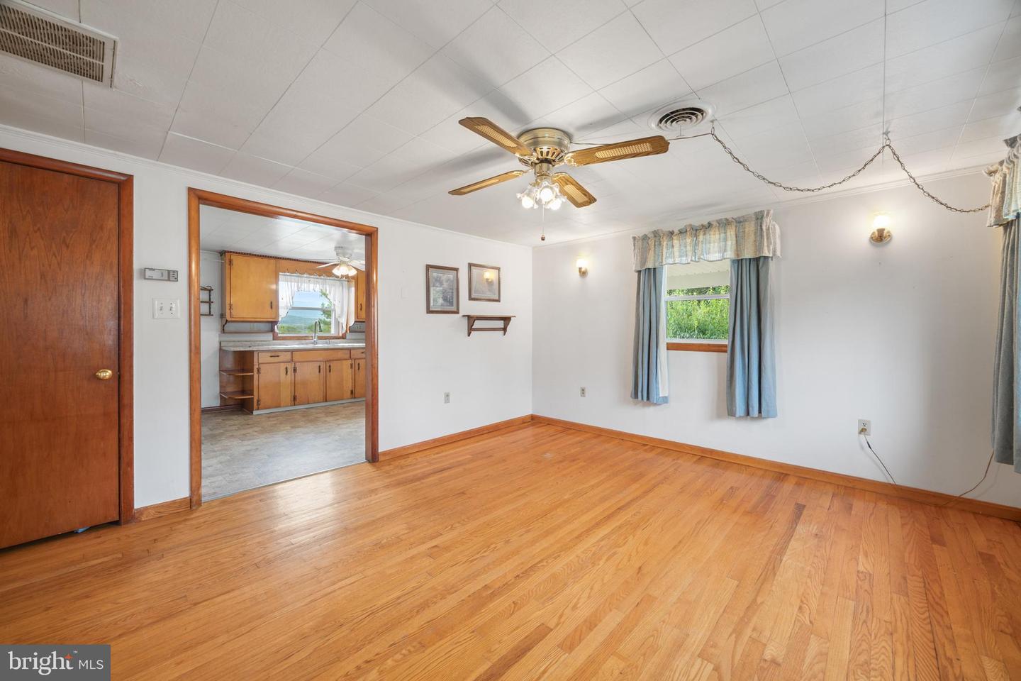 6168 MOORE AVE, MOUNT JACKSON, Virginia 22842, 2 Bedrooms Bedrooms, ,1 BathroomBathrooms,Residential,For sale,6168 MOORE AVE,VASH2012256 MLS # VASH2012256