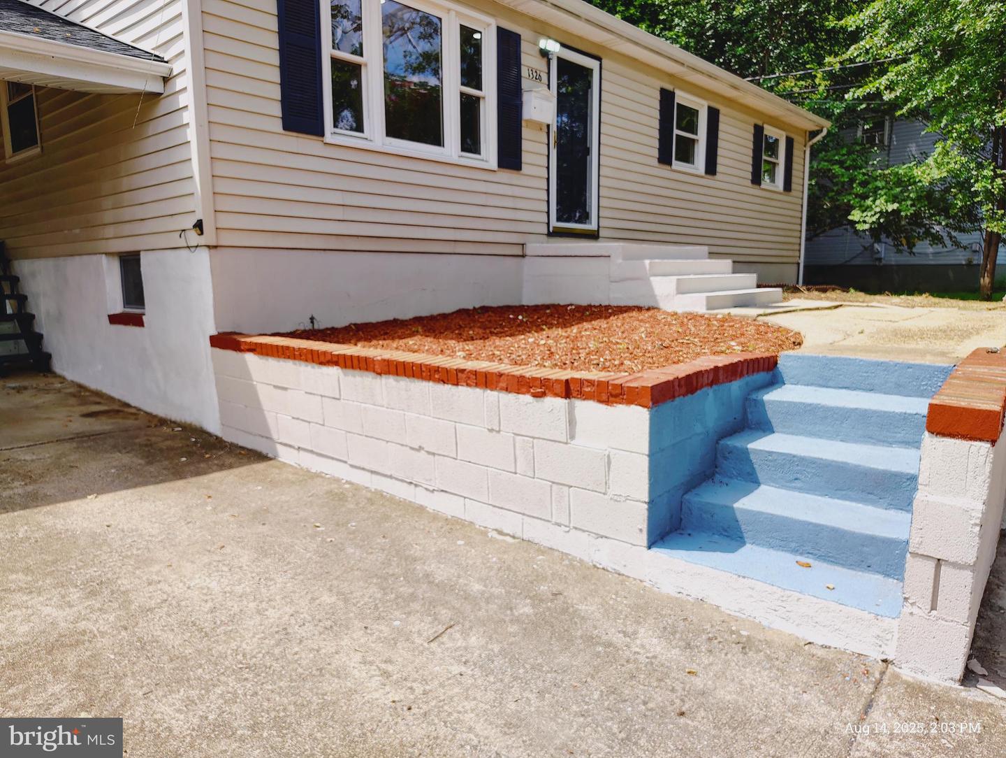 1326 EAST LONGVIEW DR, WOODBRIDGE, Virginia 22191, 6 Bedrooms Bedrooms, 9 Rooms Rooms,3 BathroomsBathrooms,Residential,For sale,1326 EAST LONGVIEW DR,VAPW2101732 MLS # VAPW2101732