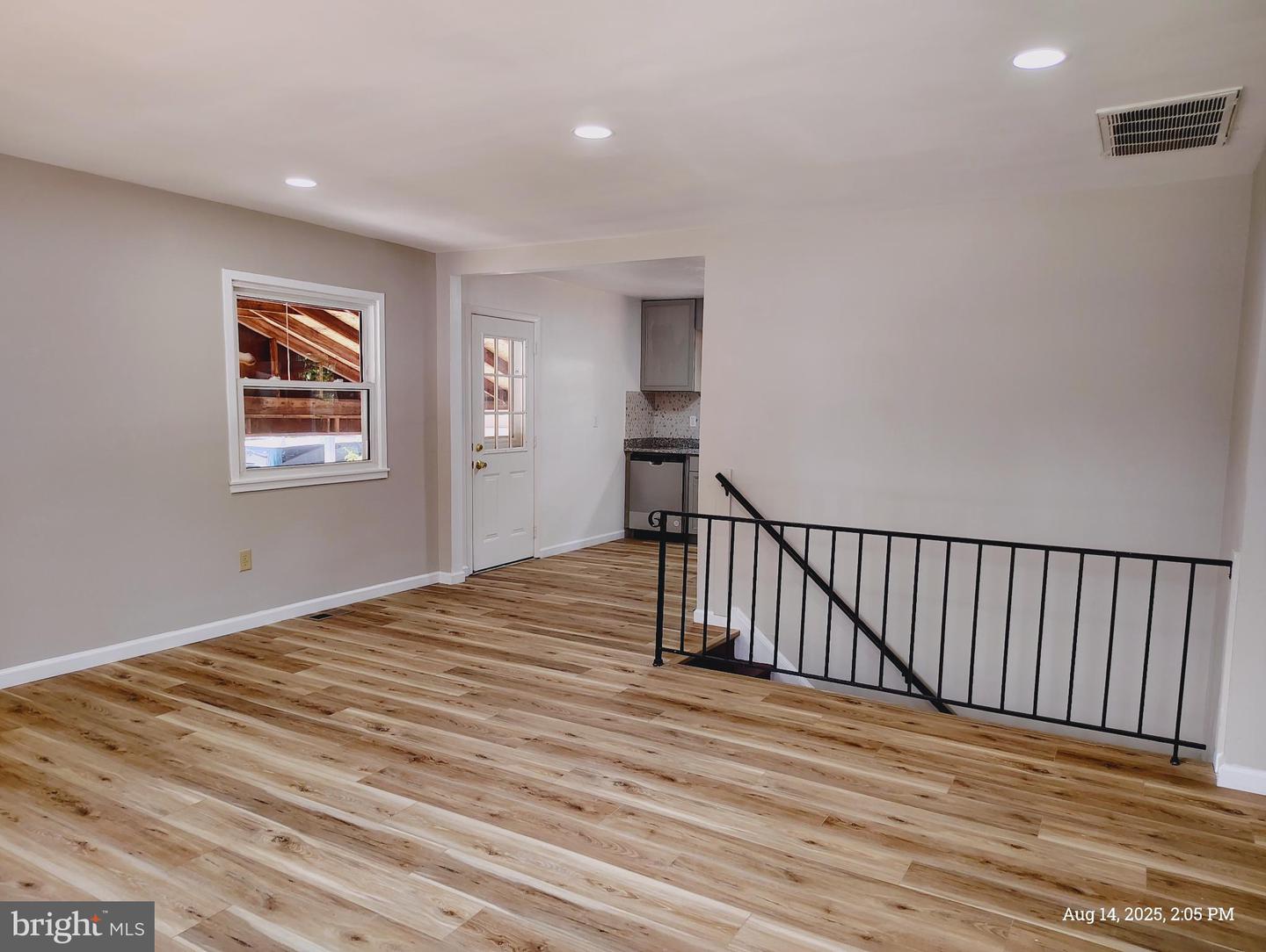 1326 EAST LONGVIEW DR, WOODBRIDGE, Virginia 22191, 6 Bedrooms Bedrooms, 9 Rooms Rooms,3 BathroomsBathrooms,Residential,For sale,1326 EAST LONGVIEW DR,VAPW2101732 MLS # VAPW2101732