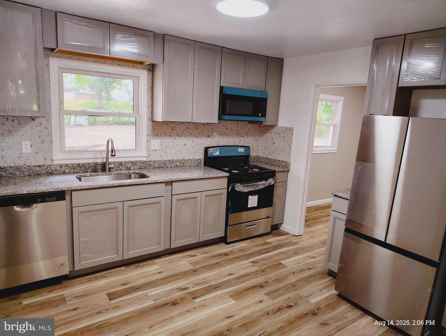 1326 EAST LONGVIEW DR, WOODBRIDGE, Virginia 22191, 6 Bedrooms Bedrooms, 9 Rooms Rooms,3 BathroomsBathrooms,Residential,For sale,1326 EAST LONGVIEW DR,VAPW2101732 MLS # VAPW2101732