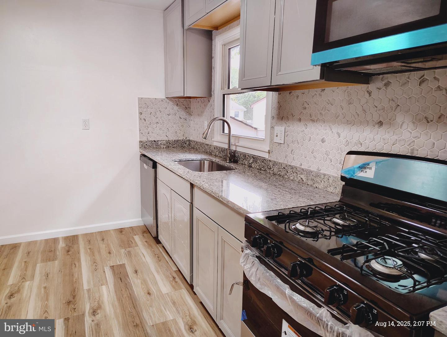 1326 EAST LONGVIEW DR, WOODBRIDGE, Virginia 22191, 6 Bedrooms Bedrooms, 9 Rooms Rooms,3 BathroomsBathrooms,Residential,For sale,1326 EAST LONGVIEW DR,VAPW2101732 MLS # VAPW2101732