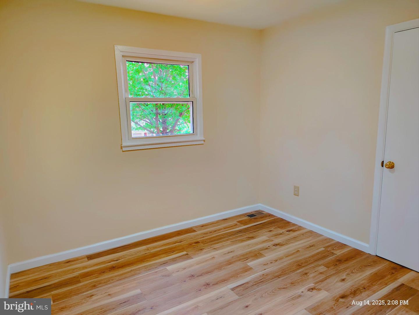 1326 EAST LONGVIEW DR, WOODBRIDGE, Virginia 22191, 6 Bedrooms Bedrooms, 9 Rooms Rooms,3 BathroomsBathrooms,Residential,For sale,1326 EAST LONGVIEW DR,VAPW2101732 MLS # VAPW2101732