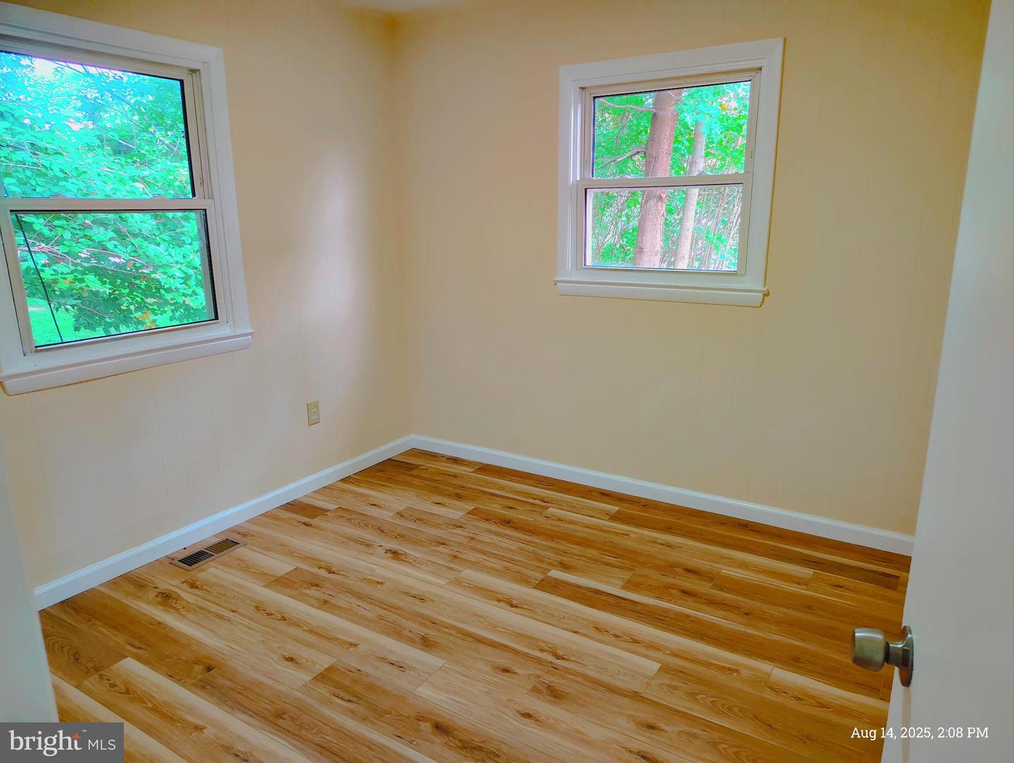 1326 EAST LONGVIEW DR, WOODBRIDGE, Virginia 22191, 6 Bedrooms Bedrooms, 9 Rooms Rooms,3 BathroomsBathrooms,Residential,For sale,1326 EAST LONGVIEW DR,VAPW2101732 MLS # VAPW2101732