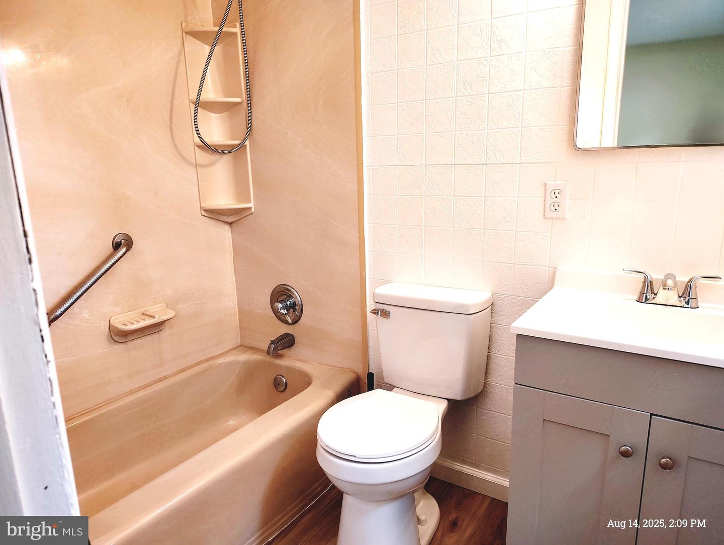 1326 EAST LONGVIEW DR, WOODBRIDGE, Virginia 22191, 6 Bedrooms Bedrooms, 9 Rooms Rooms,3 BathroomsBathrooms,Residential,For sale,1326 EAST LONGVIEW DR,VAPW2101732 MLS # VAPW2101732