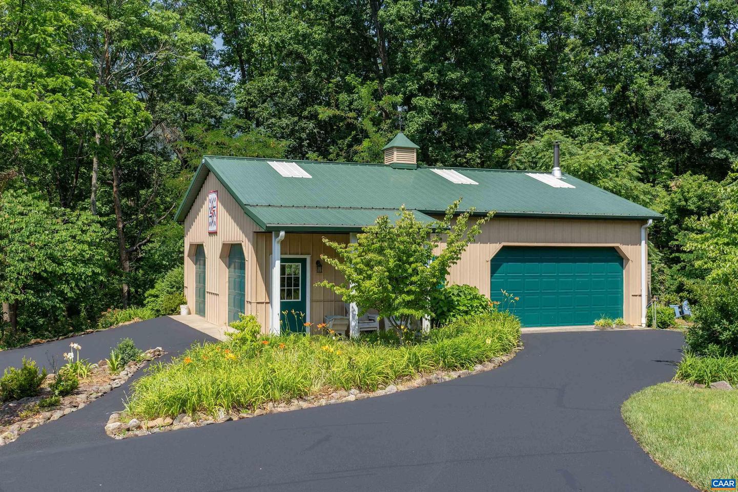 392 POCOSAN MOUNTAIN RD, STANARDSVILLE, Virginia 22973, 3 Bedrooms Bedrooms, ,4 BathroomsBathrooms,Residential,For sale,392 POCOSAN MOUNTAIN RD,667967 MLS # 667967