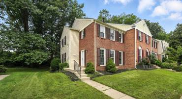 9510 CHERRY OAK CT, BURKE, Virginia 22015, 3 Bedrooms Bedrooms, ,3 BathroomsBathrooms,Residential,For sale,9510 CHERRY OAK CT,VAFX2261976 MLS # VAFX2261976