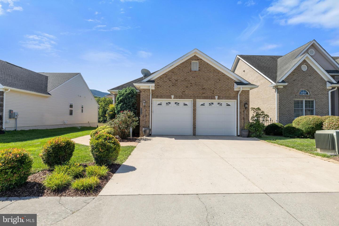 104 COURTYARD TER, NEW MARKET, Virginia 22844, 3 Bedrooms Bedrooms, ,3 BathroomsBathrooms,Residential,For sale,104 COURTYARD TER,VASH2012258 MLS # VASH2012258