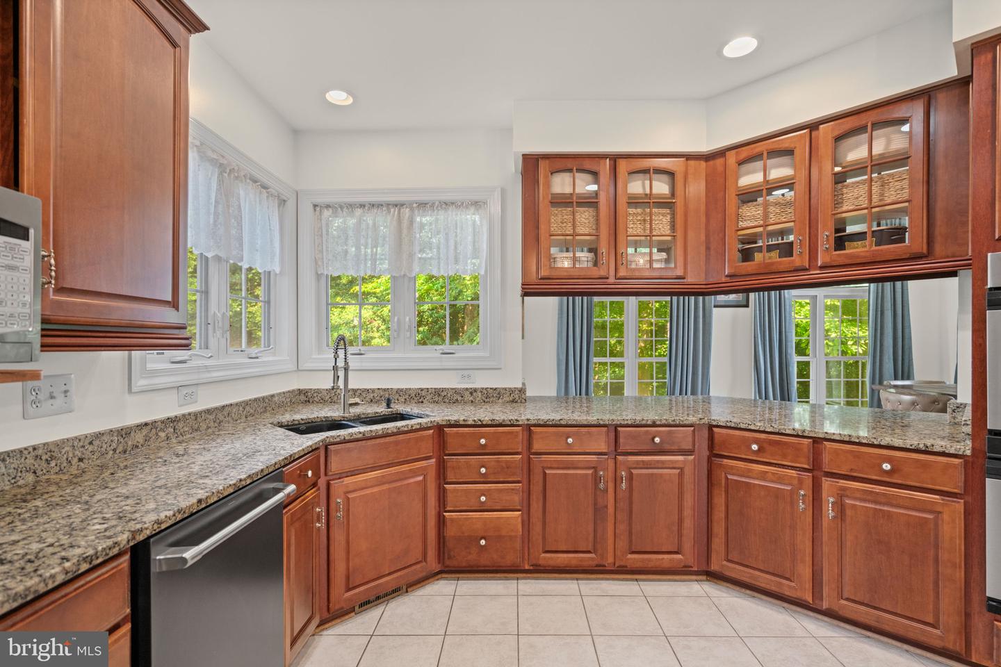7814 ABBEY OAKS CT, MANASSAS, Virginia 20112, 5 Bedrooms Bedrooms, ,5 BathroomsBathrooms,Residential,For sale,7814 ABBEY OAKS CT,VAPW2101744 MLS # VAPW2101744