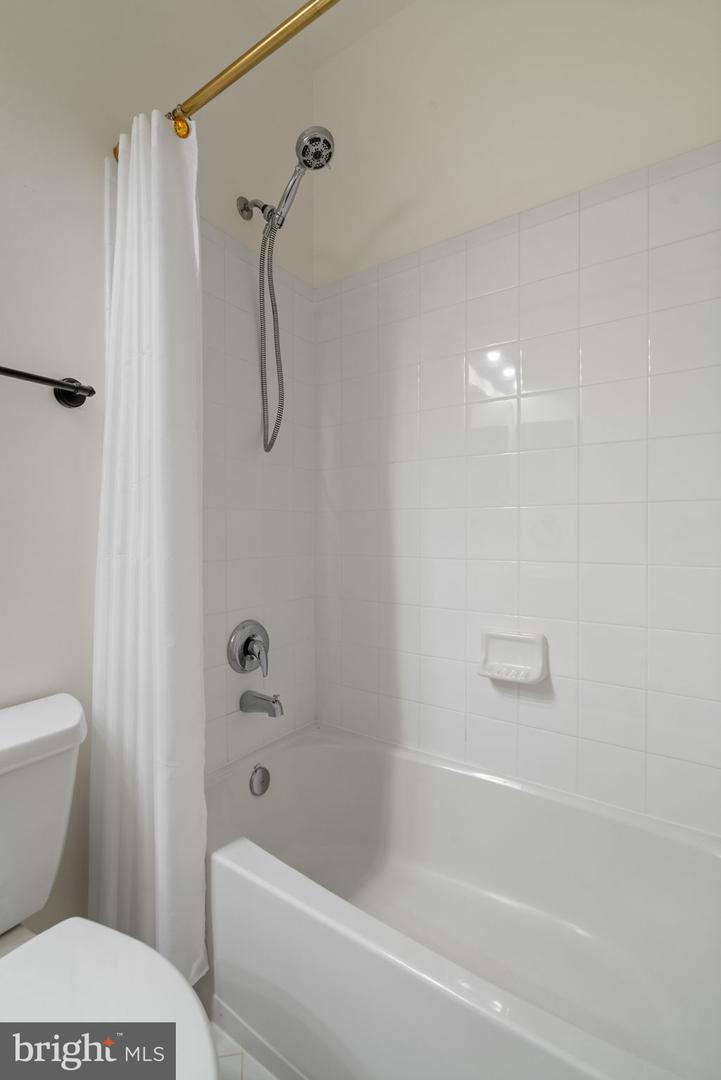 7814 ABBEY OAKS CT, MANASSAS, Virginia 20112, 5 Bedrooms Bedrooms, ,5 BathroomsBathrooms,Residential,For sale,7814 ABBEY OAKS CT,VAPW2101744 MLS # VAPW2101744