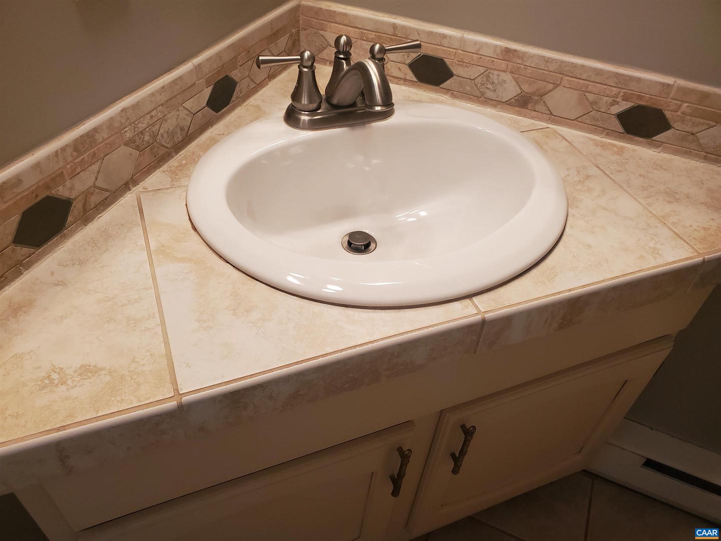 1636 GARDEN CT, CHARLOTTESVILLE, Virginia 22901, 2 Bedrooms Bedrooms, ,2 BathroomsBathrooms,Residential,For sale,1636 GARDEN CT,667977 MLS # 667977