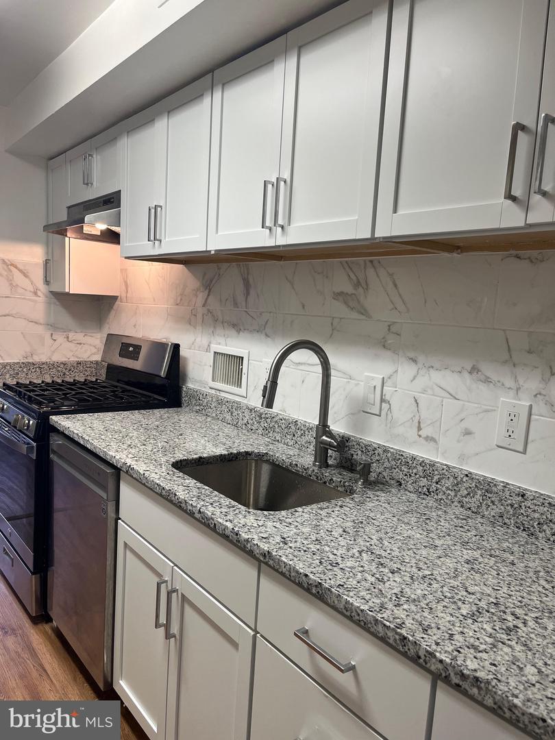 3100 S MANCHESTER ST #827, FALLS CHURCH, Virginia 22044, 2 Bedrooms Bedrooms, ,1 BathroomBathrooms,Residential,For sale,3100 S MANCHESTER ST #827,VAFX2261880 MLS # VAFX2261880