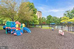3100 S MANCHESTER ST #827, FALLS CHURCH, Virginia 22044, 2 Bedrooms Bedrooms, ,1 BathroomBathrooms,Residential,For sale,3100 S MANCHESTER ST #827,VAFX2261880 MLS # VAFX2261880