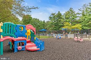 3100 S MANCHESTER ST #827, FALLS CHURCH, Virginia 22044, 2 Bedrooms Bedrooms, ,1 BathroomBathrooms,Residential,For sale,3100 S MANCHESTER ST #827,VAFX2261880 MLS # VAFX2261880