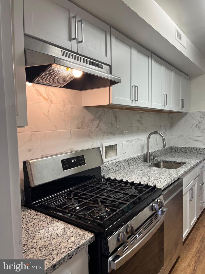 3100 S MANCHESTER ST #827, FALLS CHURCH, Virginia 22044, 2 Bedrooms Bedrooms, ,1 BathroomBathrooms,Residential,For sale,3100 S MANCHESTER ST #827,VAFX2261880 MLS # VAFX2261880