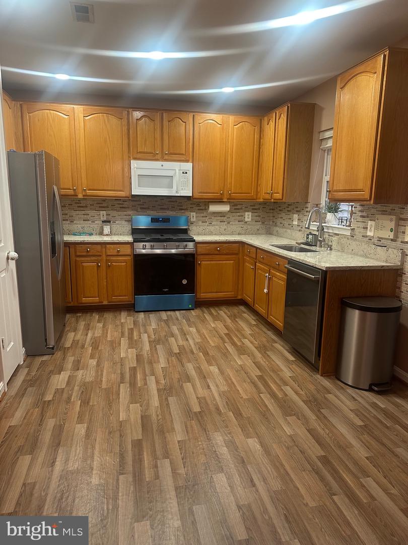 9077 TWO BAYS RD, LORTON, Virginia 22079, 3 Bedrooms Bedrooms, ,3 BathroomsBathrooms,Residential,For sale,9077 TWO BAYS RD,VAFX2261912 MLS # VAFX2261912