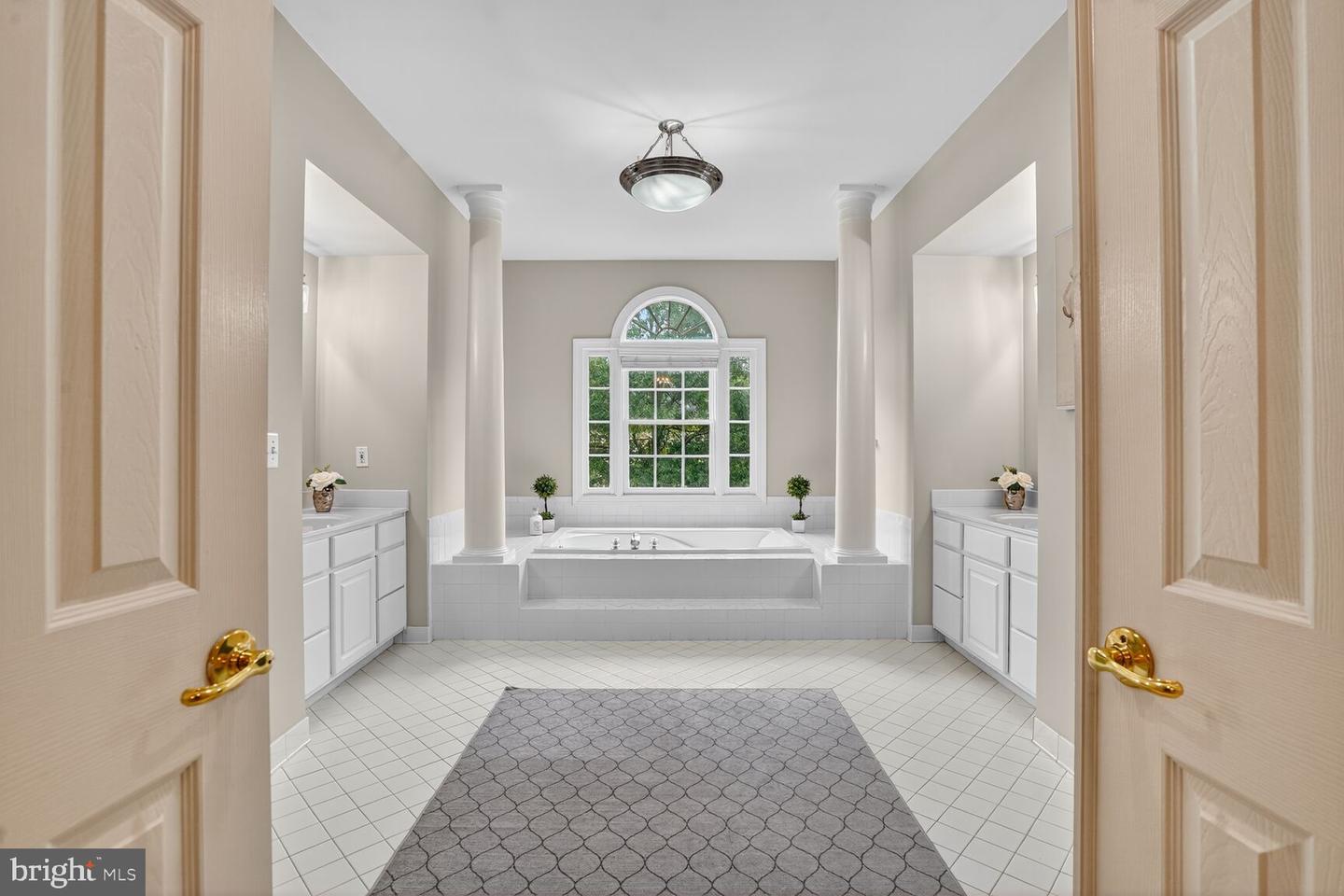 5438 SHERMAN OAKS CT, HAYMARKET, Virginia 20169, 4 Bedrooms Bedrooms, ,4 BathroomsBathrooms,Residential,For sale,5438 SHERMAN OAKS CT,VAPW2101712 MLS # VAPW2101712