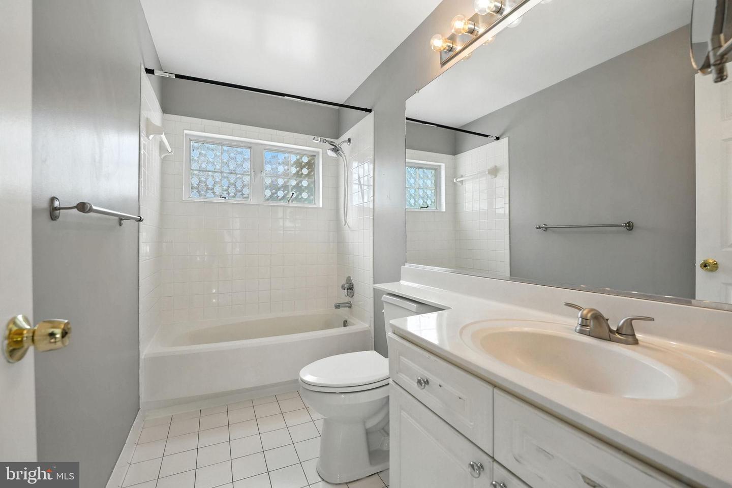 45061 BRAE TER #202, ASHBURN, Virginia 20147, 2 Bedrooms Bedrooms, 4 Rooms Rooms,2 BathroomsBathrooms,Residential,For sale,45061 BRAE TER #202,VALO2104778 MLS # VALO2104778