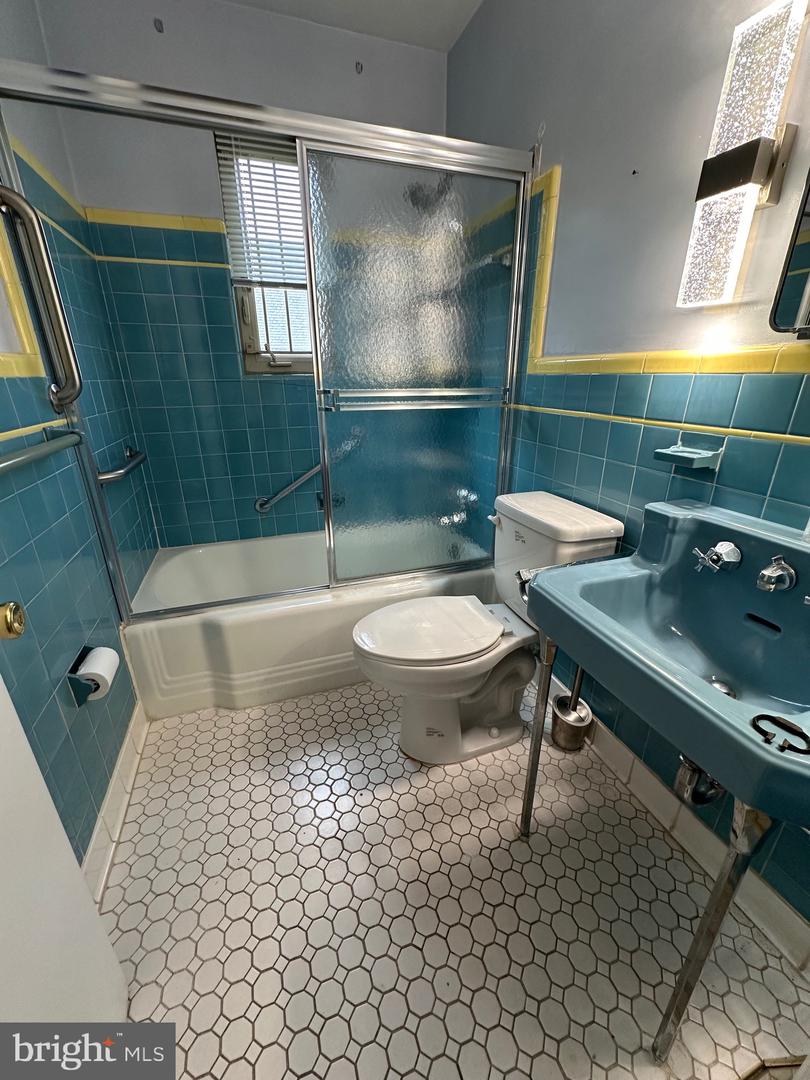 4122 16TH ST NW, WASHINGTON, District Of Columbia 20011, 6 Bedrooms Bedrooms, ,3 BathroomsBathrooms,Residential,For sale,4122 16TH ST NW,DCDC2215614 MLS # DCDC2215614