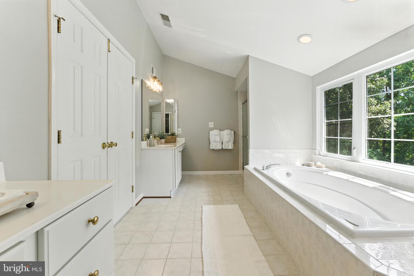 7401 CLIFTON QUARRY DR, CLIFTON, Virginia 20124, 4 Bedrooms Bedrooms, ,3 BathroomsBathrooms,Residential,For sale,7401 CLIFTON QUARRY DR,VAFX2261940 MLS # VAFX2261940