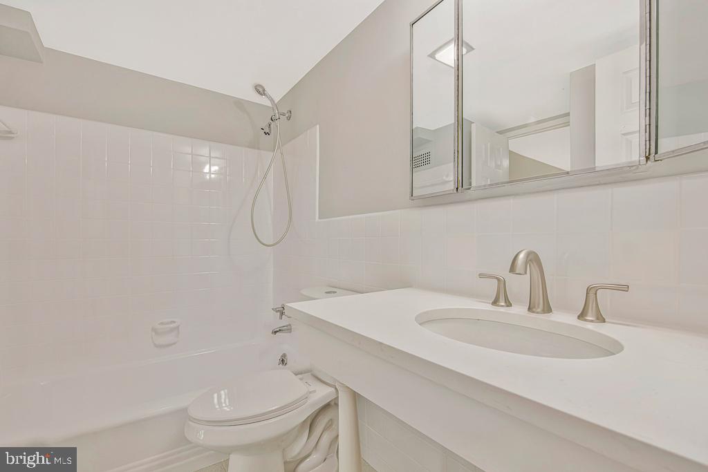 4201 CATHEDRAL AVE NW #902W, WASHINGTON, District Of Columbia 20016, 2 Bedrooms Bedrooms, ,1 BathroomBathrooms,Residential,For sale,4201 CATHEDRAL AVE NW #902W,DCDC2215628 MLS # DCDC2215628