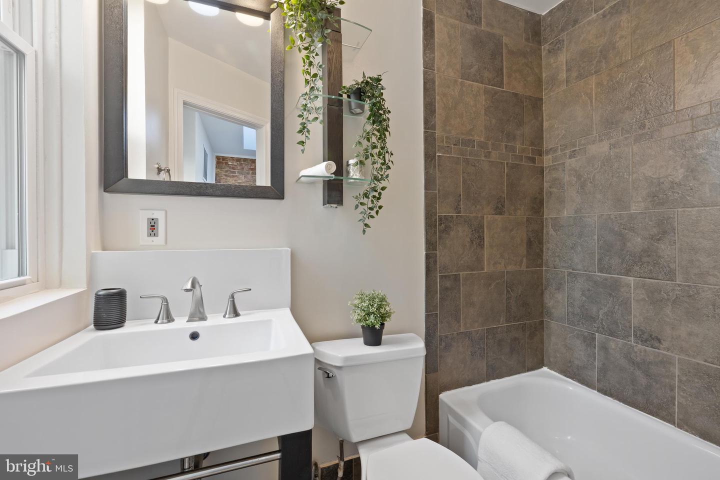 1507 C ST SE, WASHINGTON, District Of Columbia 20003, 2 Bedrooms Bedrooms, ,2 BathroomsBathrooms,Residential,For sale,1507 C ST SE,DCDC2215630 MLS # DCDC2215630