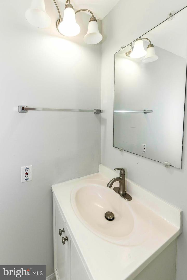 6104 ROCKY WAY CT, CENTREVILLE, Virginia 20120, 3 Bedrooms Bedrooms, ,1 BathroomBathrooms,Residential,For sale,6104 ROCKY WAY CT,VAFX2261998 MLS # VAFX2261998