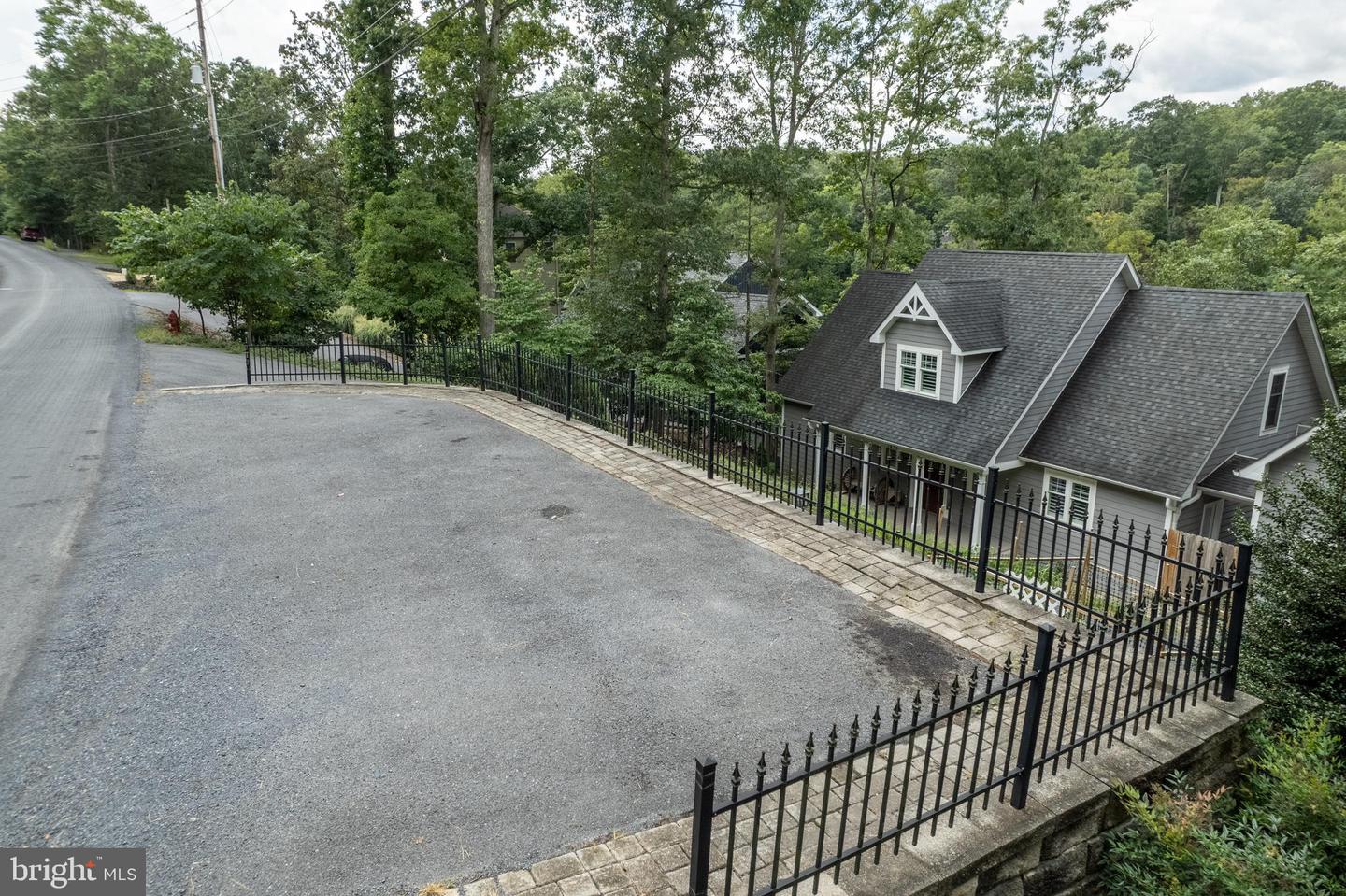1079 LAKEVIEW DR, CROSS JUNCTION, Virginia 22625, 4 Bedrooms Bedrooms, ,3 BathroomsBathrooms,Residential,For sale,1079 LAKEVIEW DR,VAFV2035070 MLS # VAFV2035070